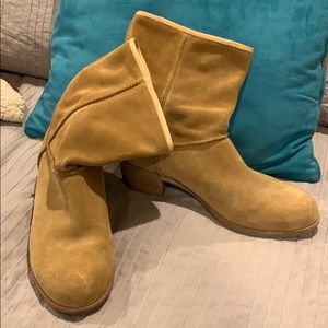 Ugg boots like new. Worn once.
